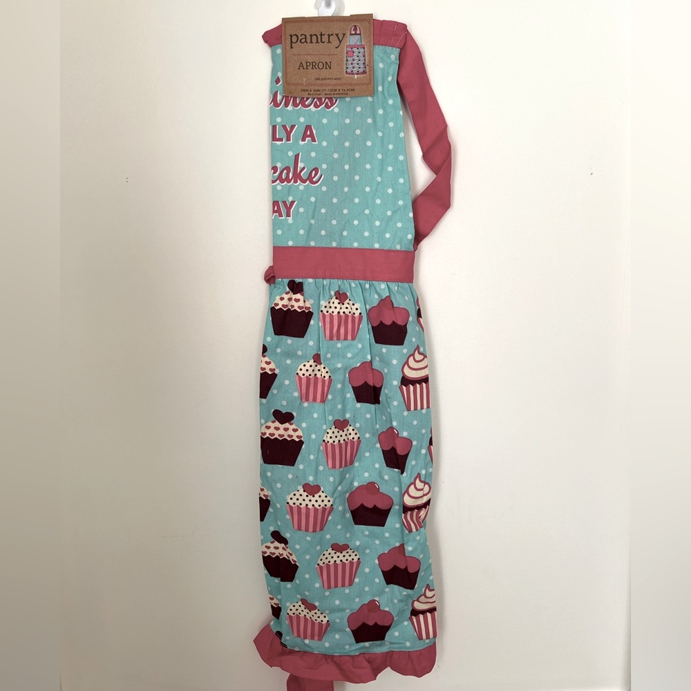 NWT PANTRY APRON cupcakes Pink and teal blue Ruffled hem One pocket One size
